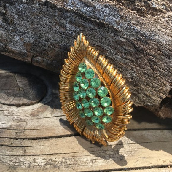 Vintage Mid Century Pale Green Rhinestone Gold Leaf Pin Brooch - Picture 9 of 10